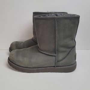 UGG Classic 2 Short Boots Kids Sz 5, Womens sz 7